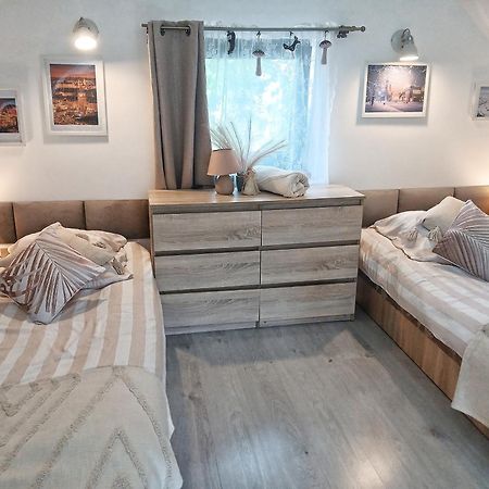 Eleonor Accommodation Liszki Ruang foto
